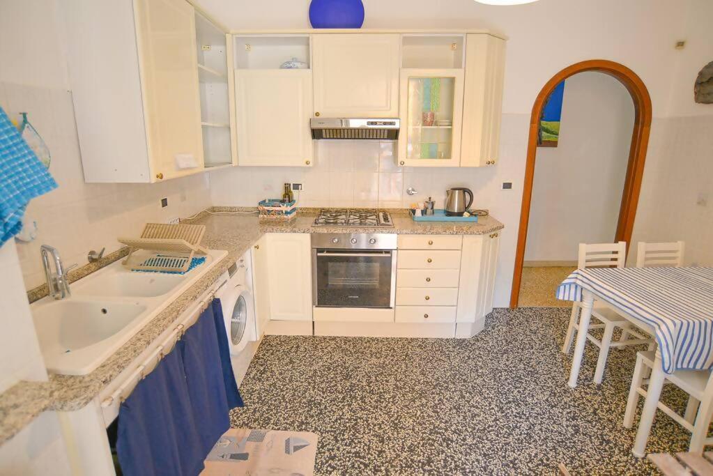 Larte Al Mare Vicino Spiaggia Con Ac E Wifi Apartment Savona Exterior photo